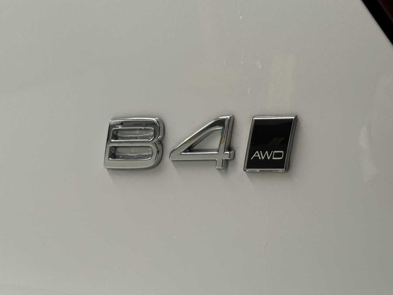 Volvo  XZ MY23 Ultimate B4 AWD Bright