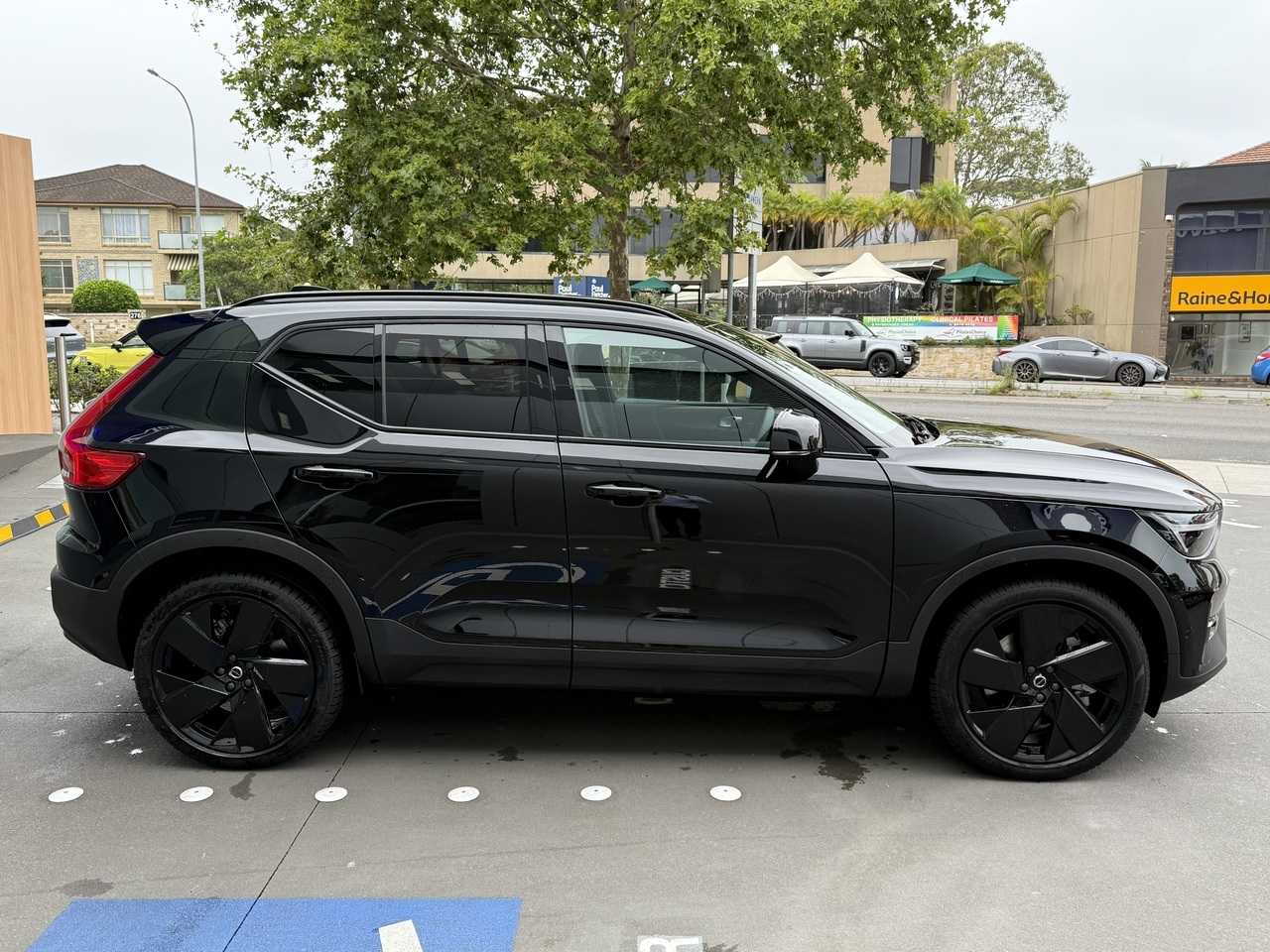 Volvo  XZ MY25 Black Edition AWD