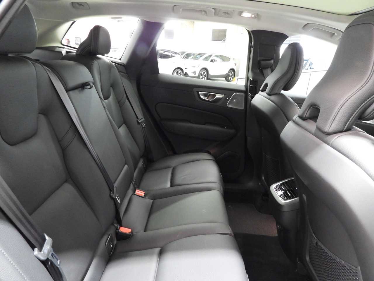 Volvo  XC60 Ultra, B5 AWD Mild hybrid, Petrol, Bright