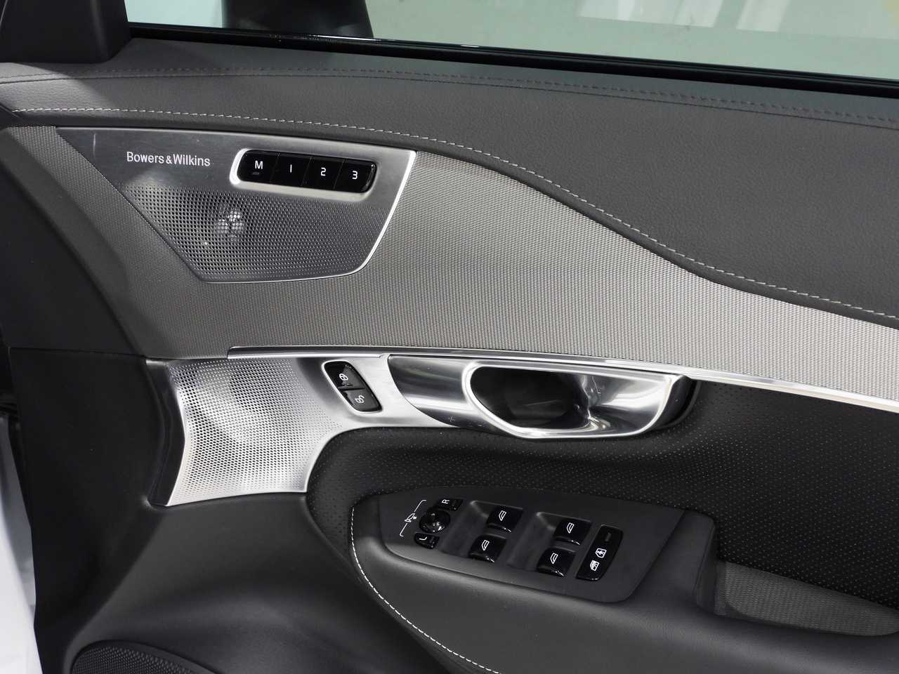 Volvo  XC90 Ultra, T8 AWD Plug-in hybrid, Electric/Petrol, Dark, 7 Seats