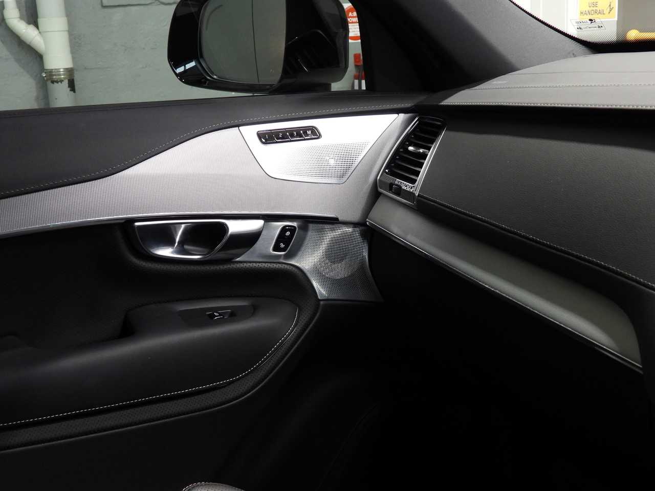 Volvo  XC90 Ultra, T8 AWD Plug-in hybrid, Electric/Petrol, Dark, 7 Seats