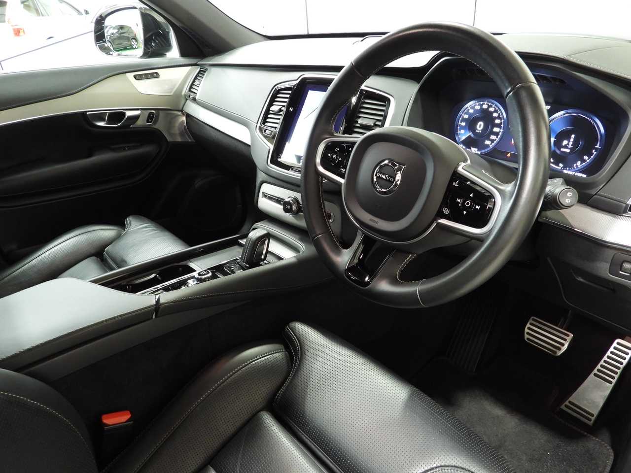 Volvo  XC90 Recharge R-Design, T8 AWD (235+65 kW), Seven individual seats