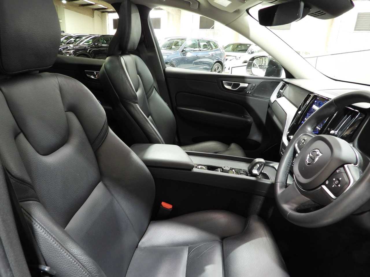 Volvo  XC60 Momentum, B5 mild hybrid