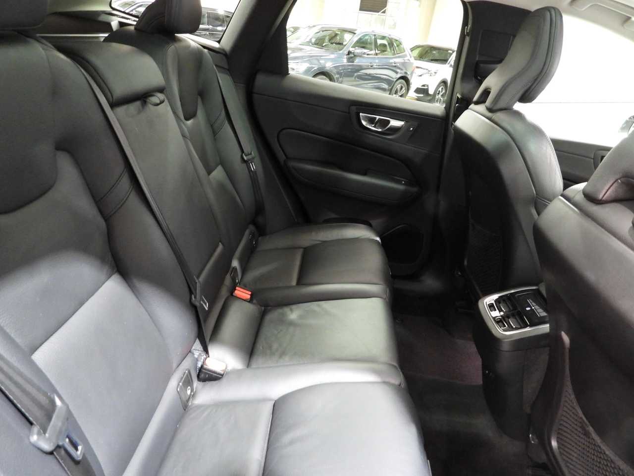 Volvo  XC60 Momentum, B5 mild hybrid