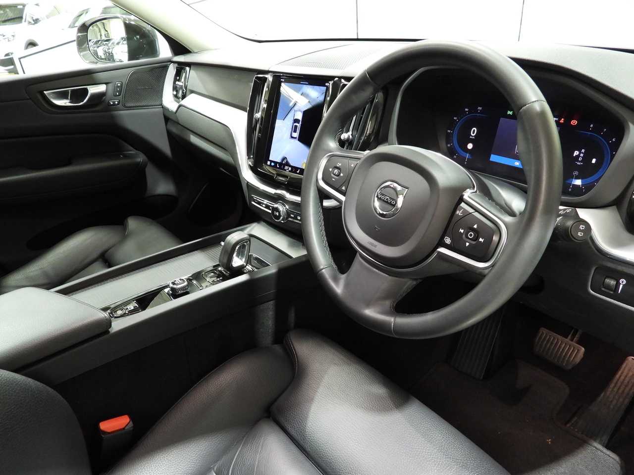 Volvo  XC60 Momentum, B5 mild hybrid