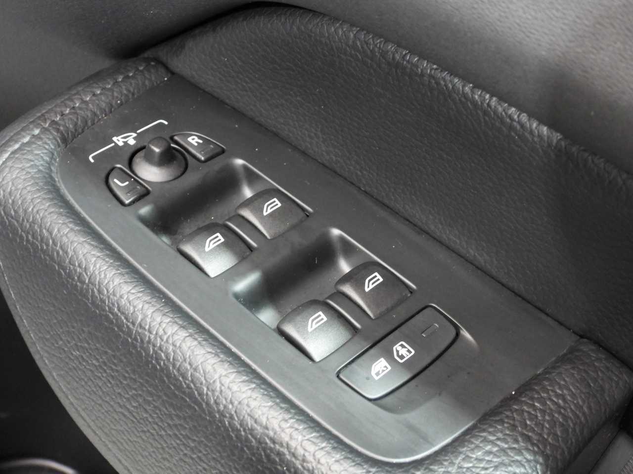 Volvo  XC60 Momentum, B5 mild hybrid