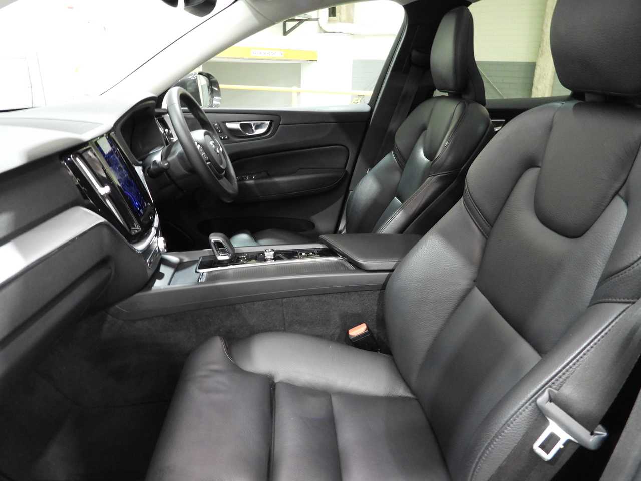 Volvo  XC60 Momentum, B5 mild hybrid