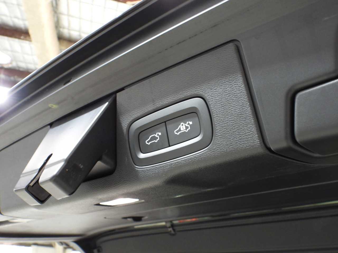 Volvo  XC60 Momentum, B5 mild hybrid