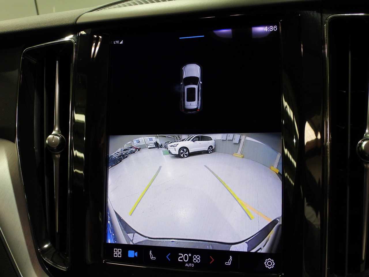 Volvo  XC60 Momentum, B5 mild hybrid