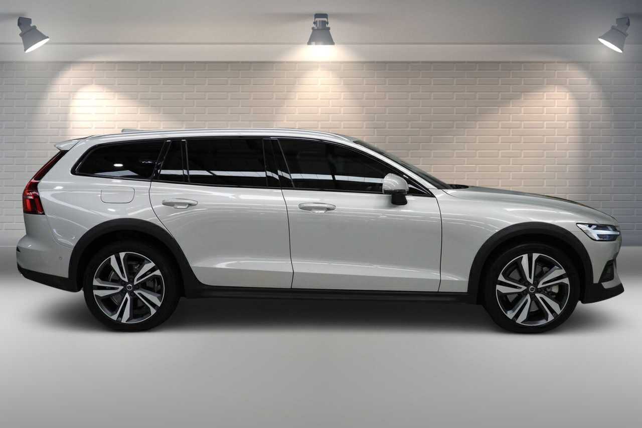 Volvo  V60 Cross Country Pro, B5 AWD mild hybrid