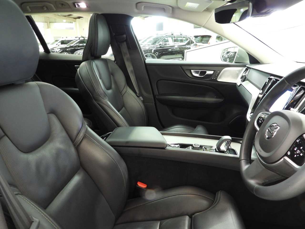 Volvo  V60 Cross Country Pro, B5 AWD mild hybrid