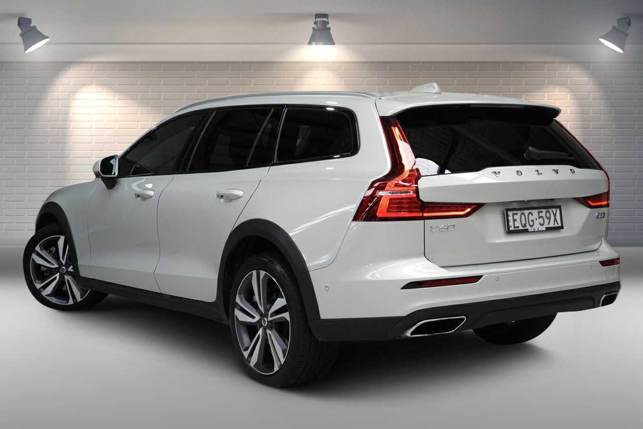 Volvo  V60 Cross Country Pro, B5 AWD mild hybrid