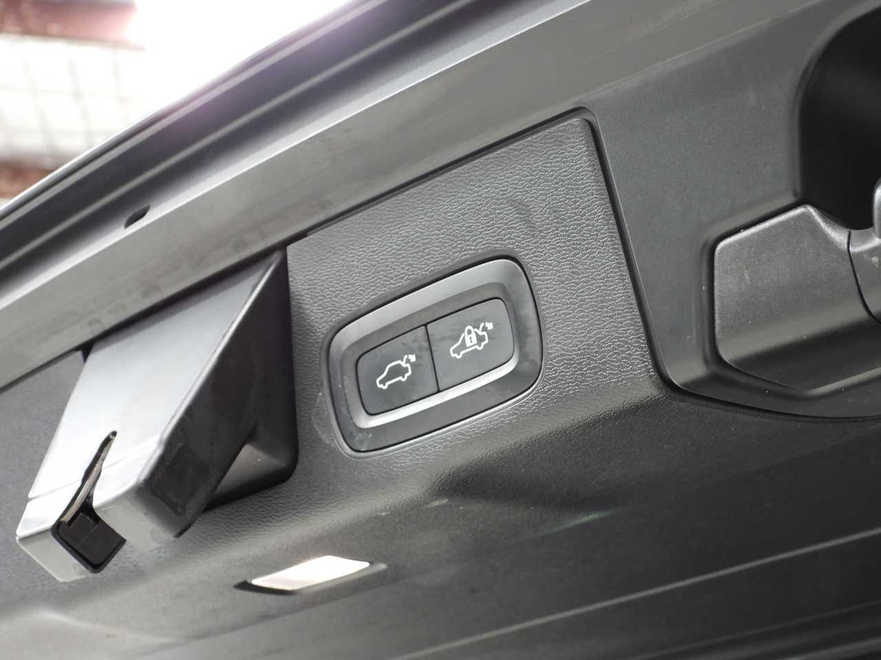 Volvo  UZ MY22 B5 AWD Inscription