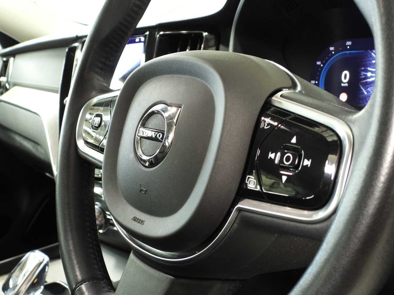 Volvo  UZ MY22 B5 AWD Inscription