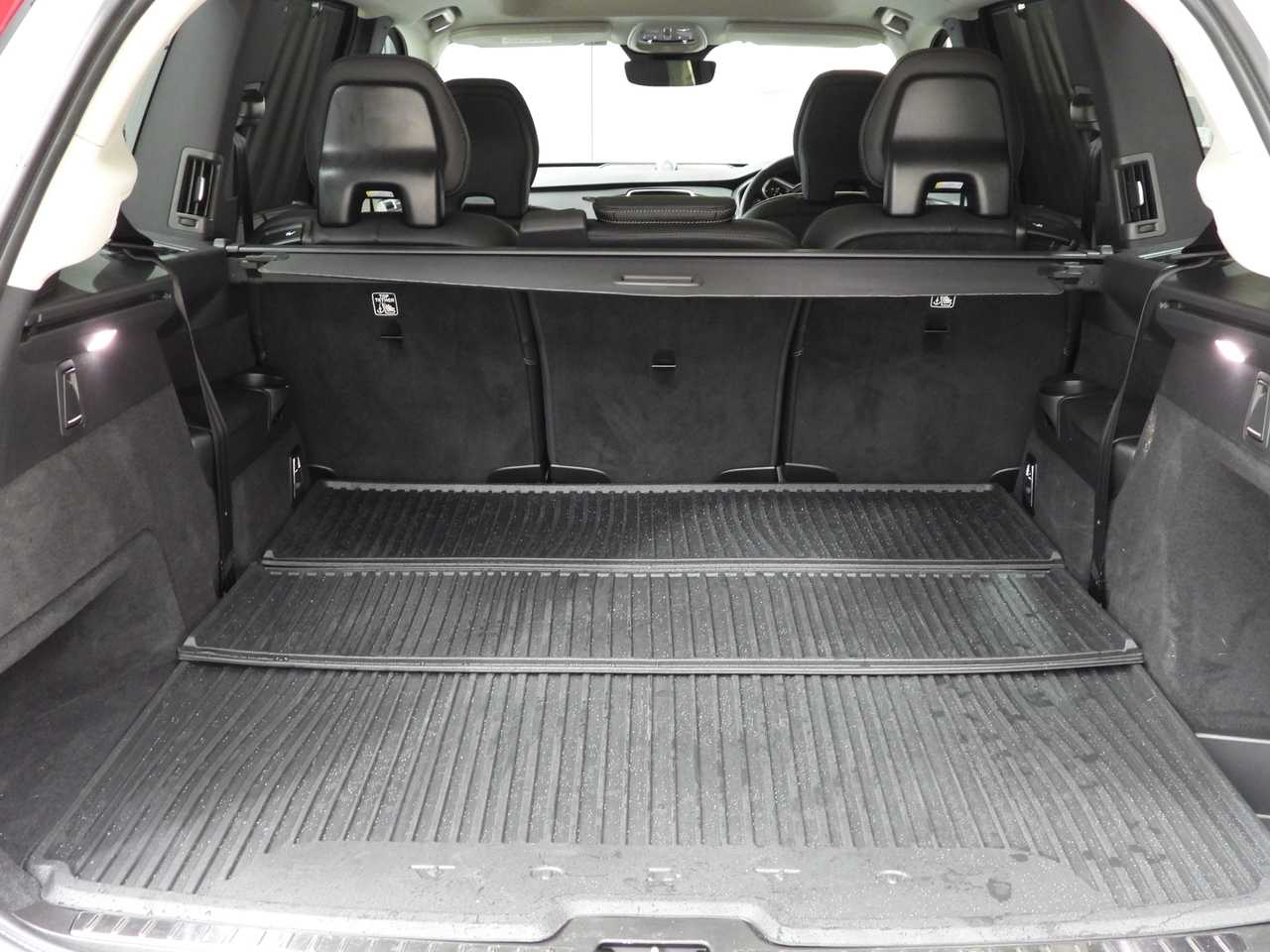 Volvo  XC90 Recharge Ultimate, T8 AWD Plug-in hybrid, Electric/Petrol, Dark, 7 Seats