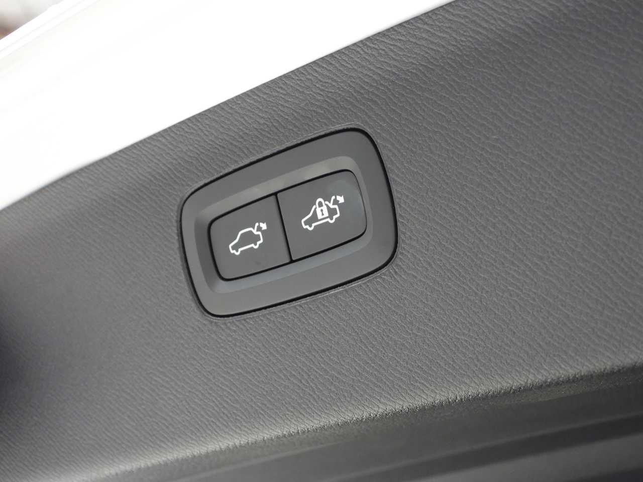 Volvo  XC90 Recharge Ultimate, T8 AWD Plug-in hybrid, Electric/Petrol, Dark, 7 Seats