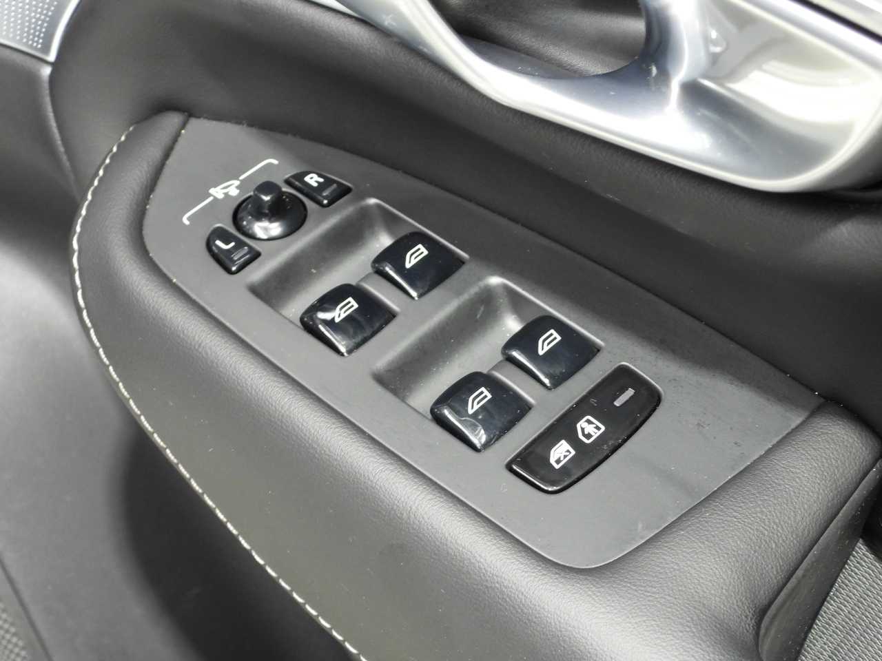 Volvo  XC90 Recharge Ultimate, T8 AWD Plug-in hybrid, Electric/Petrol, Dark, 7 Seats