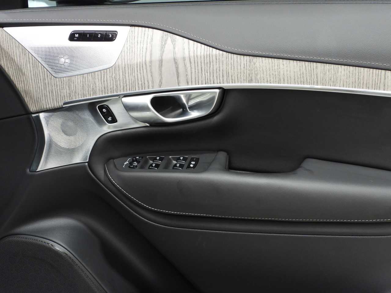 Volvo  XC90 Recharge Ultimate, T8 AWD Plug-in hybrid, Electric/Petrol, Dark, 7 Seats