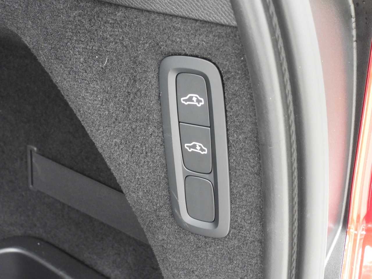 Volvo  XC90 Recharge Ultimate, T8 AWD Plug-in hybrid, Electric/Petrol, Dark, 7 Seats