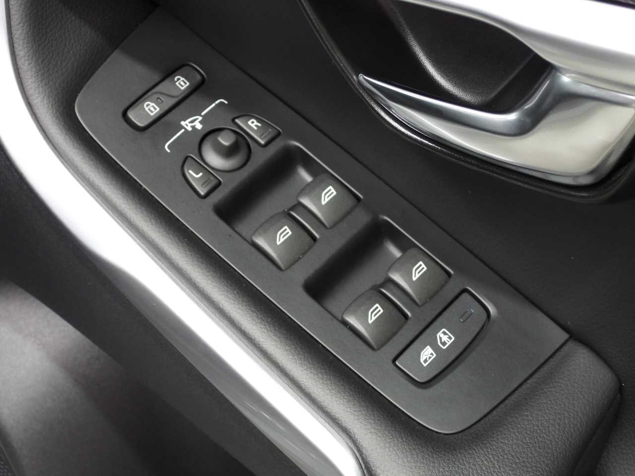 Volvo  M Series MY16 T3 Adap Geartronic Kinetic