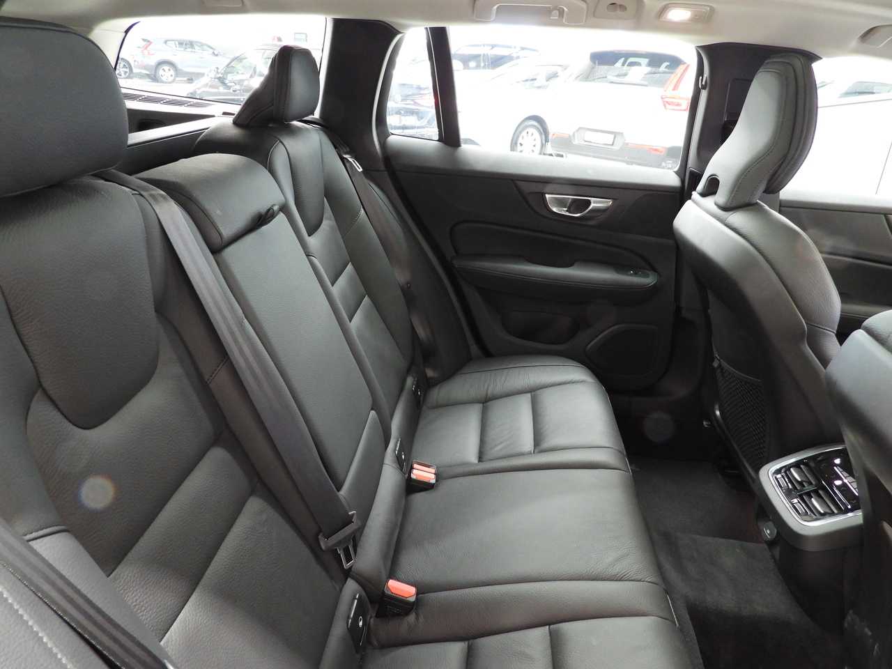 Volvo  V60 Cross Country Ultra, B5 AWD Mild hybrid, Petrol, Bright