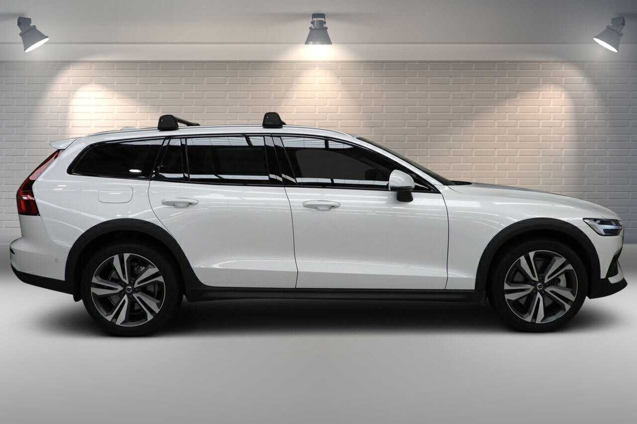 Volvo  V60 Cross Country Ultra, B5 AWD Mild hybrid, Petrol, Bright