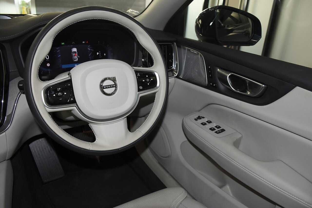 Volvo  V60 Cross Country Ultimate, B5 AWD Mild hybrid, Petrol, Bright
