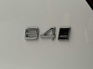 Volvo  XZ MY23 Ultimate B4 AWD Bright