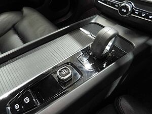 Volvo  XC60 Momentum, B5 mild hybrid