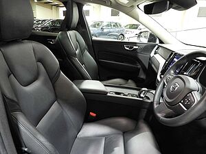 Volvo  XC60 Momentum, B5 mild hybrid