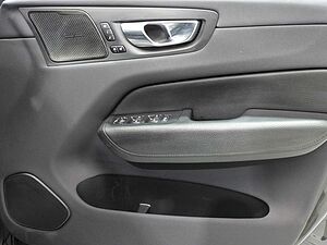 Volvo  XC60 Momentum, B5 mild hybrid